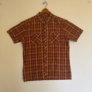 Men's button-down short sleeve shirt with Suncel for UV protection.